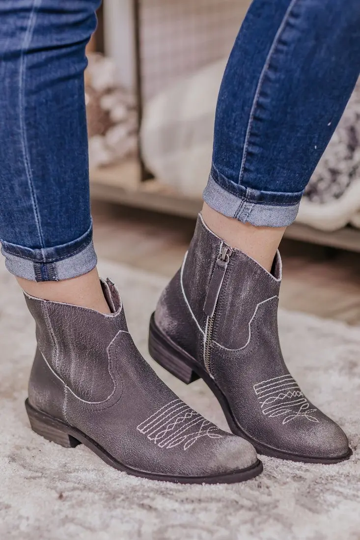 Your Country Side Booties In Black 1