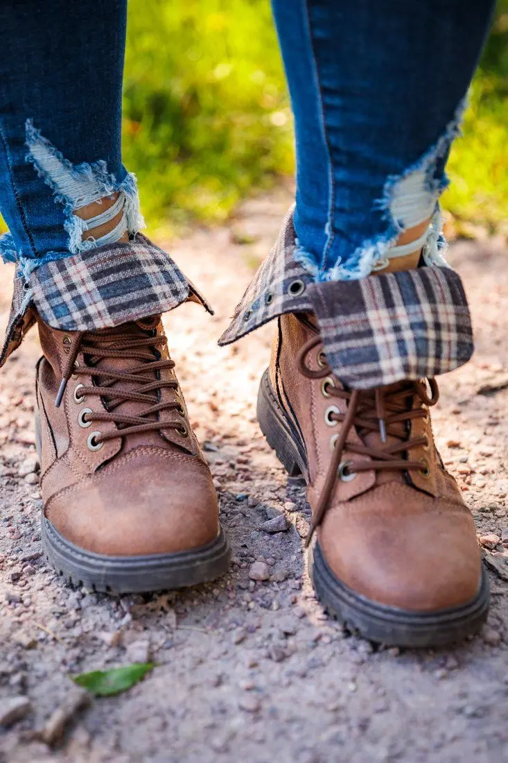Colonel Sanders Plaid Detail Lace Up Booties In Tan 1