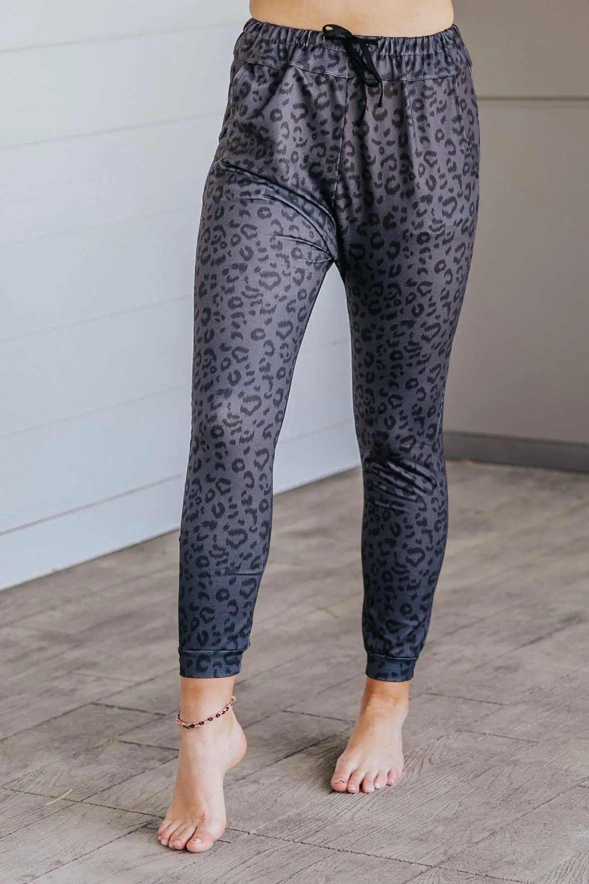 Blinded By The Light Leopard Print Elastic Waist Leggings In Black 1