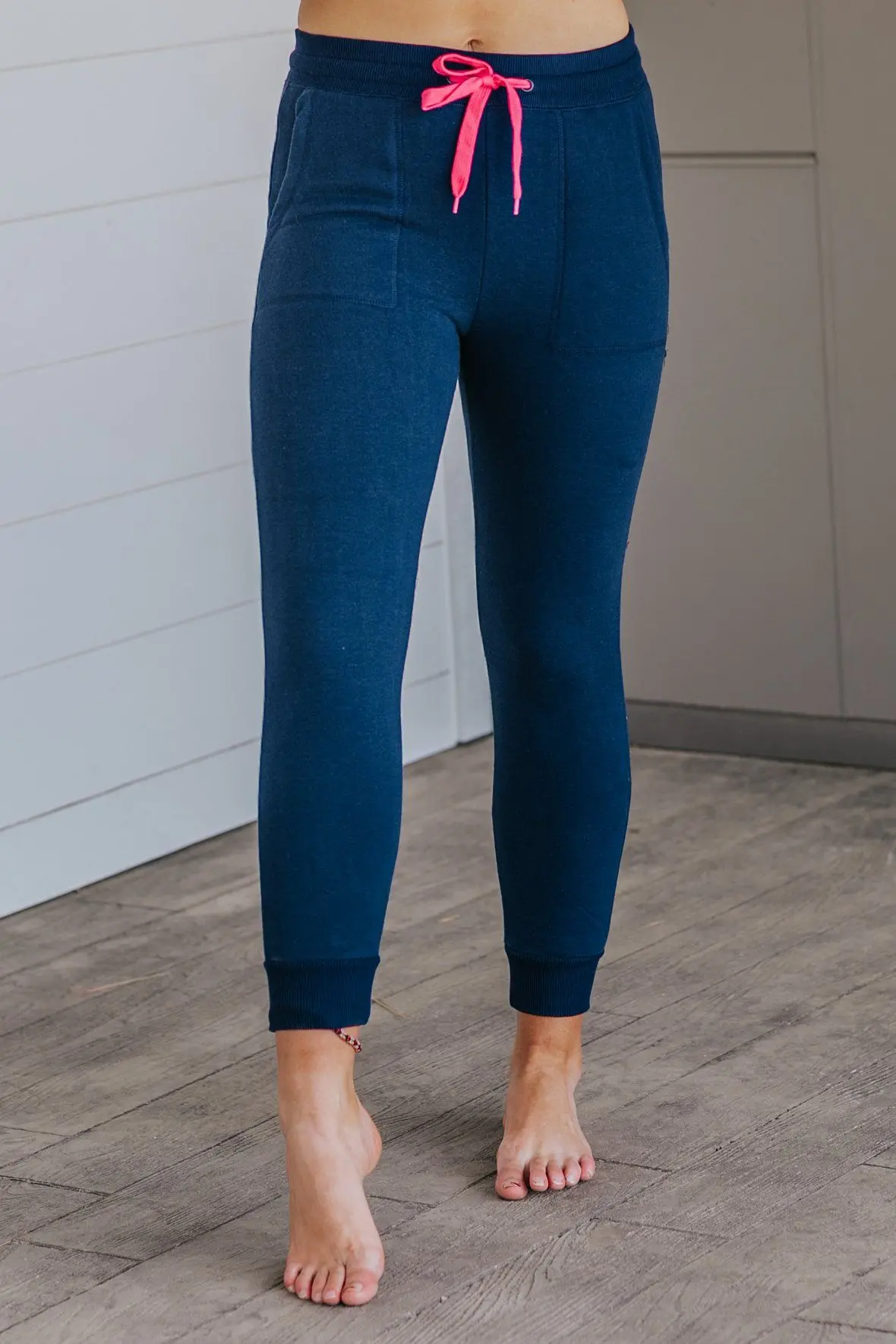 Take It On The Run Fleece Drawstring Joggers In Navy 1